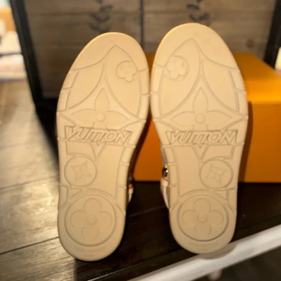 Louis Vuitton Tan Slippers - Picture 7 of 10